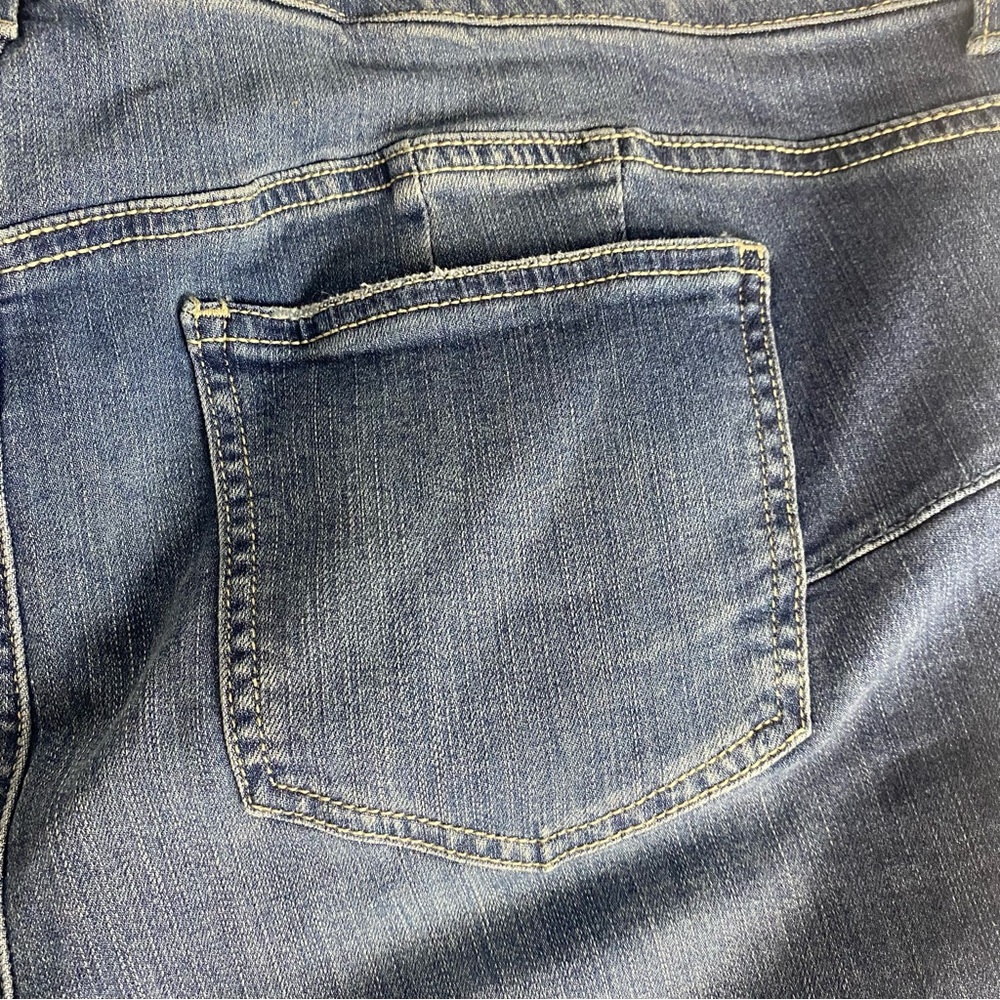 Torrid 5" Bombshell Premium Stretch High Rise Sho… - image 5